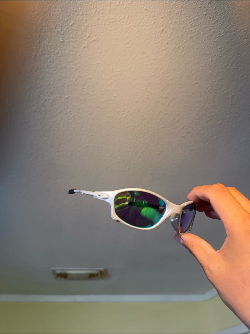 White Sport Sunglasses with Green Mirrored Lenses Oakleys